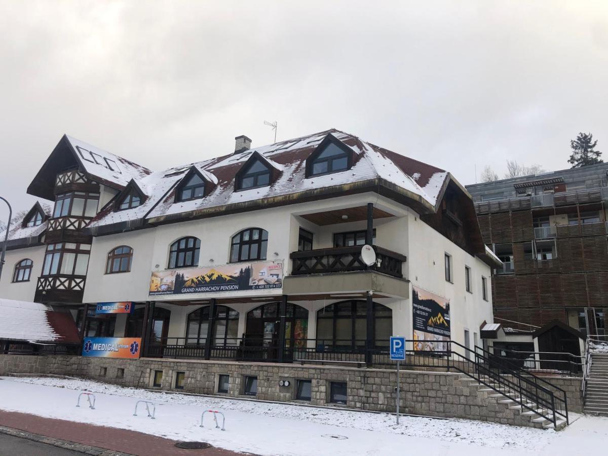 Grand Harrachov Pension V Centru Exterior photo